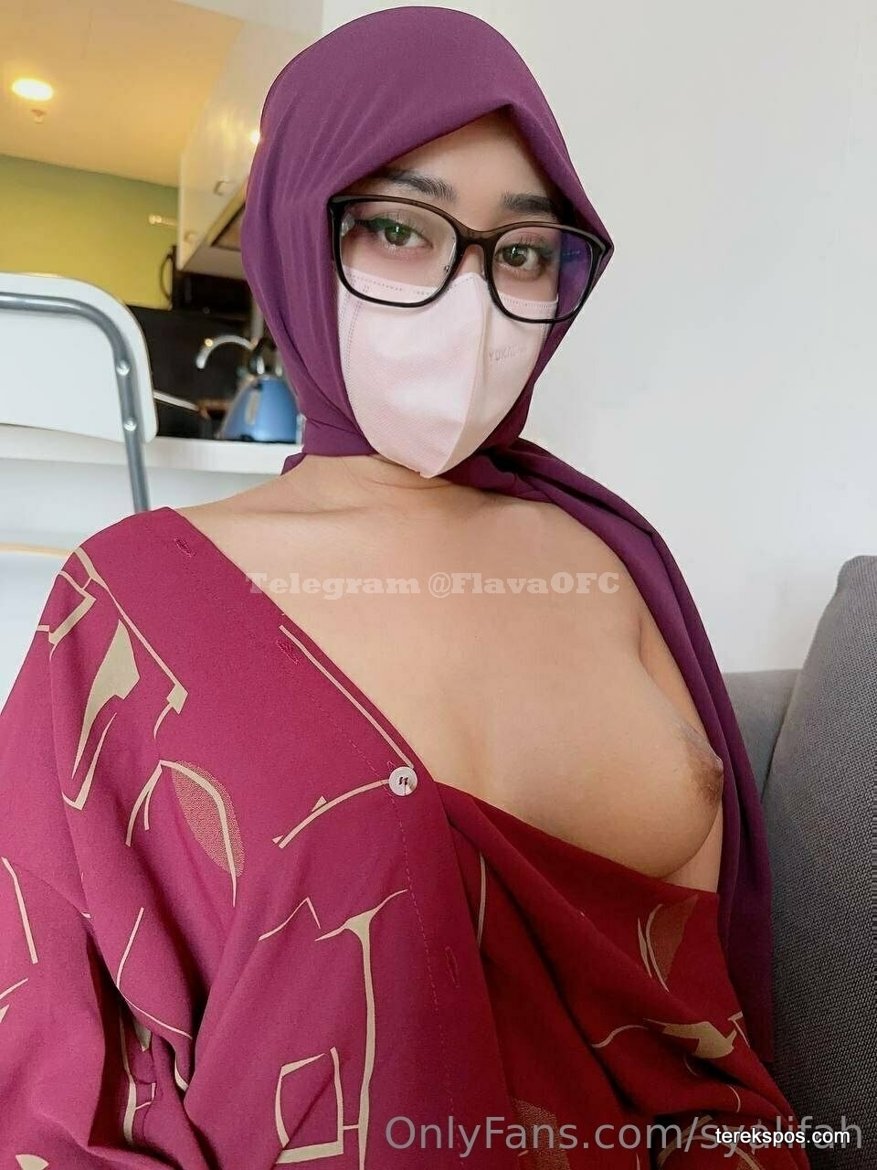 Foto Bugil Indo Syalifah (Maroon Shirt) Spil Toket (3)